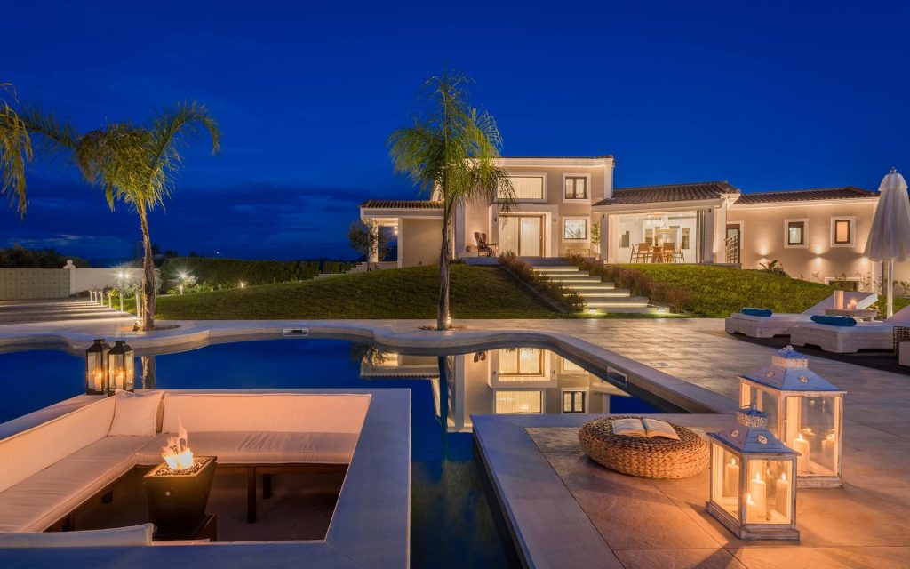 FIRE-PIT-AT-NIGHT-Copy-min Picture of Private Villa