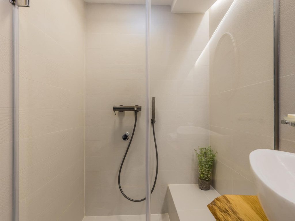 LOST-HORIZON-BATHROOM-2-Copy-min