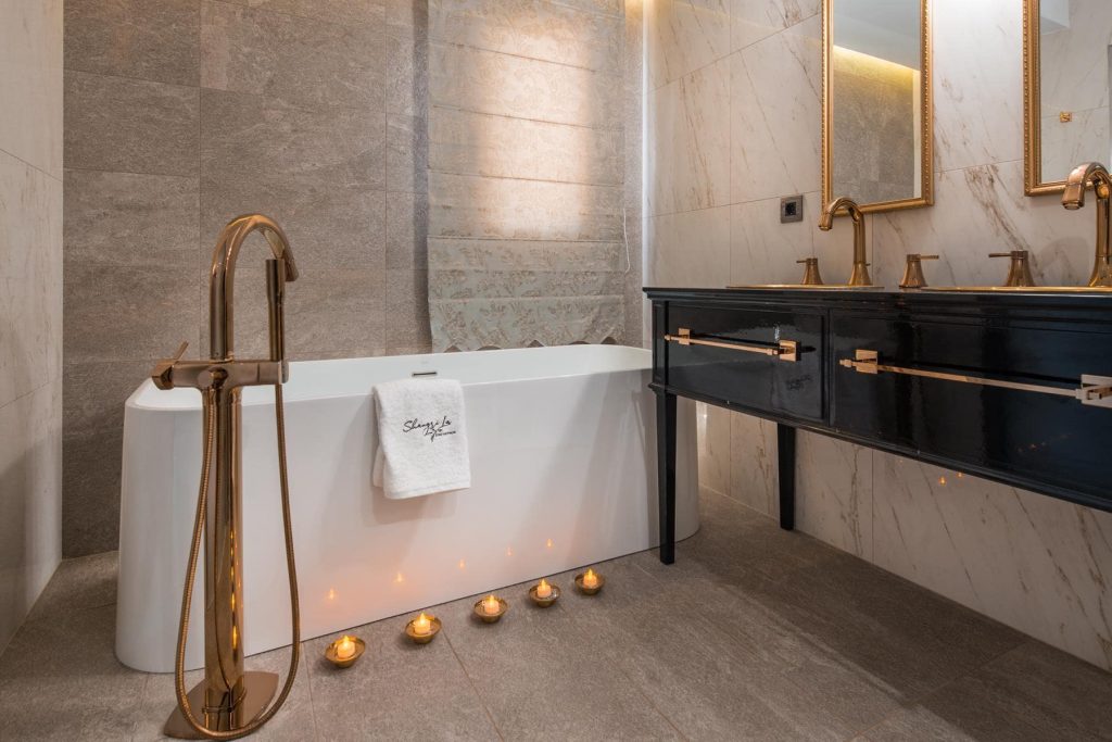 MASTER-BATHROOM-1-Copy-min
